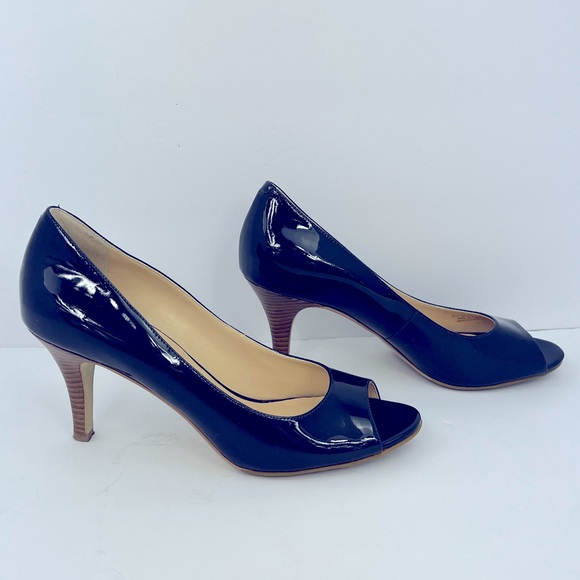 COLE HAAN NIKE AIR NAVY PATENT LEATHER PEEP TOE HEELS, WOODRN HEELS SIZE 9.5B, - Picture 5 of 17